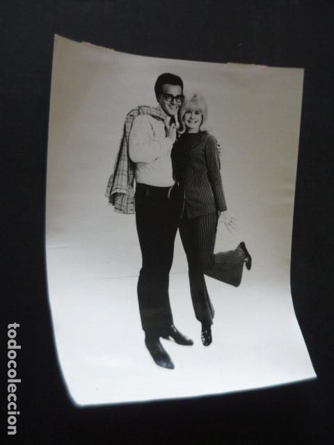 Photos of Singers: JON Y ROBIN CANTANTES CONJUNTO MUSICAL ANTIGUA FOTOGRAFIA ORIGINAL 18 X 24 CM
