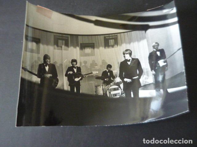 Photos of Singers: HERMANS HERMITS CONJUNTO MUSICAL ANTIGUA FOTOGRAFIA ORIGINAL 18 X 24 CM