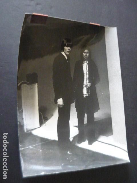 Photos of Singers: HERMANS HERMITS CONJUNTO MUSICAL ANTIGUA FOTOGRAFIA ORIGINAL 18 X 24 CM