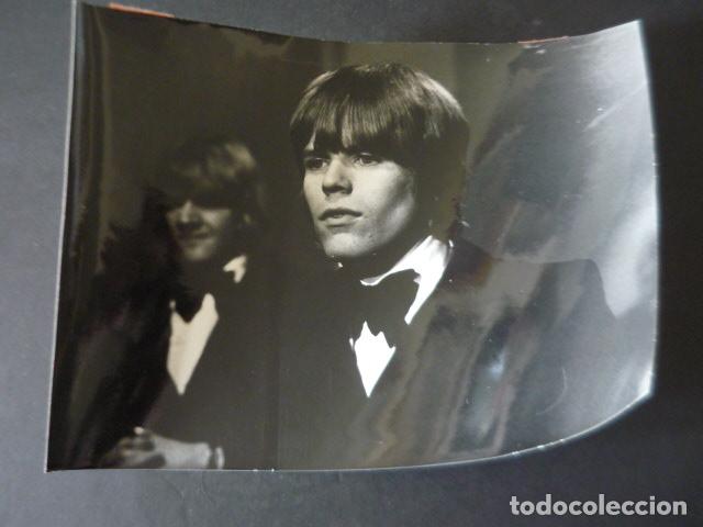 Photos of Singers: HERMANS HERMITS CONJUNTO MUSICAL ANTIGUA FOTOGRAFIA ORIGINAL 18 X 24 CM