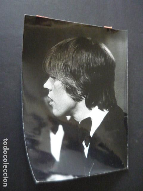 Foto di Cantanti: HERMANS HERMITS CONJUNTO MUSICAL ANTIGUA FOTOGRAFIA ORIGINAL 18 X 24 CM