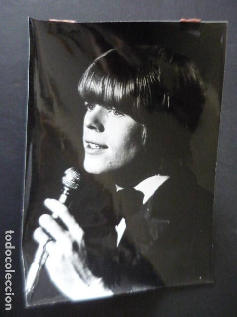 Photos of Singers: HERMANS HERMITS CONJUNTO MUSICAL ANTIGUA FOTOGRAFIA ORIGINAL 18 X 24 CM