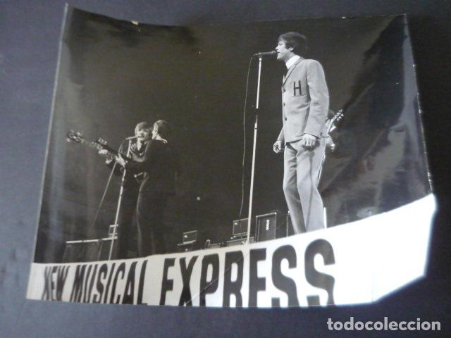 Photos of Singers: HERMANS HERMITS CONJUNTO MUSICAL ANTIGUA FOTOGRAFIA ORIGINAL 20 X 25 CM