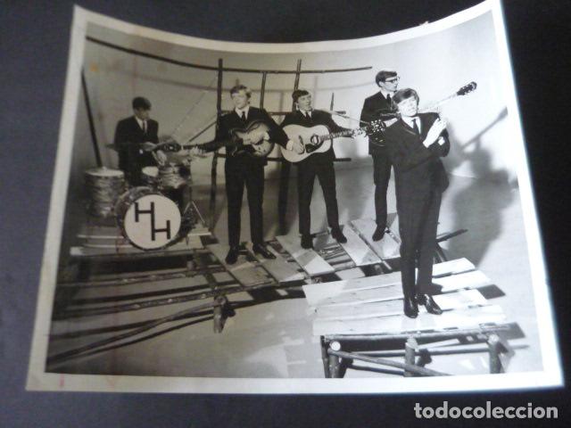 Photos of Singers: HERMANS HERMITS CONJUNTO MUSICAL ANTIGUA FOTOGRAFIA ORIGINAL 20 X 25 CM