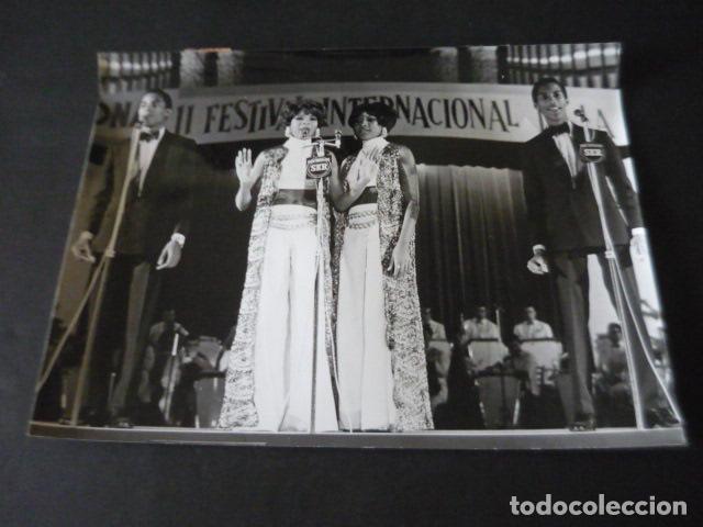 Photos of Singers: LOS CUATRO MONEDAS CONJUNTO MUSICAL ANTIGUA FOTOGRAFIA ORIGINAL 18 X 24 CM
