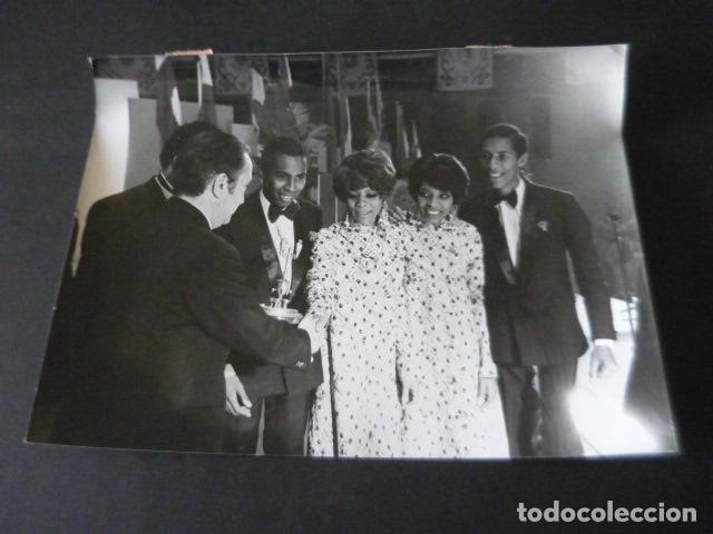Photos of Singers: LOS CUATRO MONEDAS CONJUNTO MUSICAL ANTIGUA FOTOGRAFIA ORIGINAL 18 X 24 CM