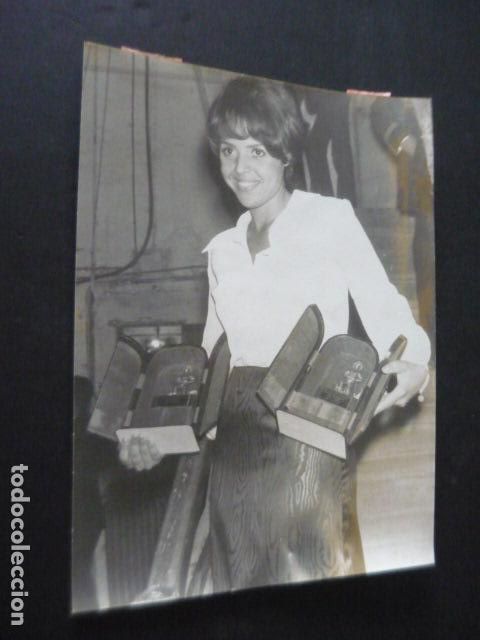 Fotos von Musikern: SABRINA CANTANTE EN MALAGA ANTIGUA FOTOGRAFIA ORIGINAL 18 X 24 CM