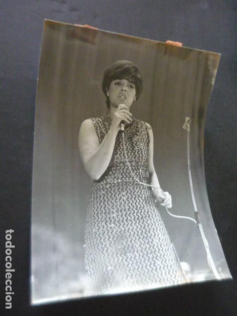 Photos of Singers: SABRINA CANTANTE ANTIGUA FOTOGRAFIA ORIGINAL 18 X 24 CM