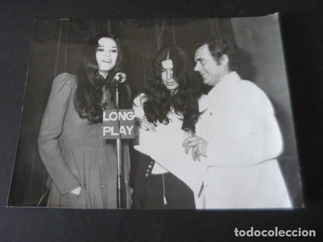 Photos of Singers: MARIA DEL MAR BONET CANTANTE ANTIGUA FOTOGRAFIA ORIGINAL 18 X 24 CM