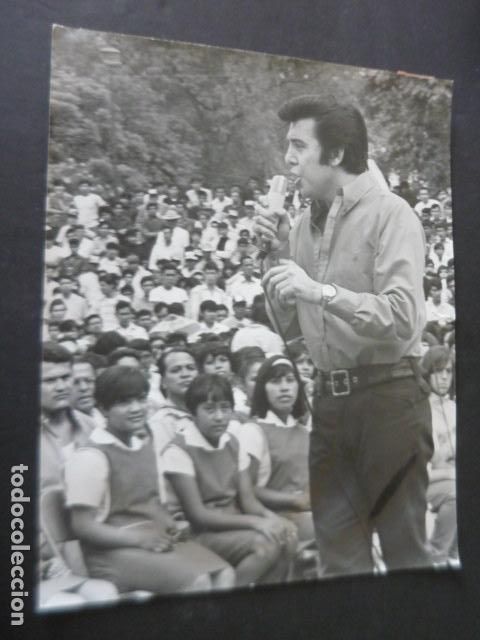 Fotos von Musikern: ALFREDO CANTANTE EN MEXICO ANTIGUA FOTOGRAFIA ORIGINAL 20 X 25 CM