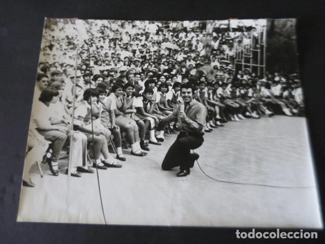 Fotos de Cantores: ALFREDO CANTANTE EN MEXICO ANTIGUA FOTOGRAFIA ORIGINAL 20 X 25 CM