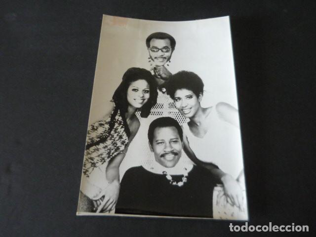 Fotos von Musikern: THE FRIENDS OF DISTINCTION ANTIGUA FOTOGRAFIA ORIGINAL 12 X 17 CM