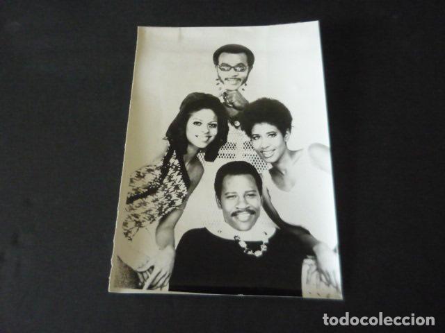 Fotos von Musikern: THE FRIENDS OF DISTINCTION CONJUNTO MUSICAL ANTIGUA FOTOGRAFIA ORIGINAL 18 X 12 CM