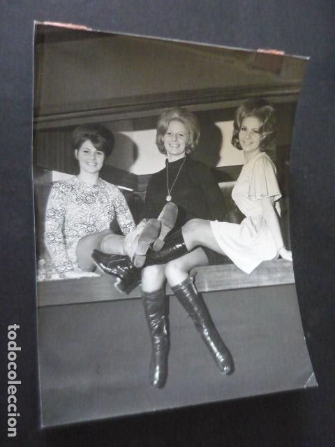 Photos of Singers: THE SATIN BELLS CONJUNTO MUSICAL ANTIGUA FOTOGRAFIA ORIGINAL 18 X 24 CM