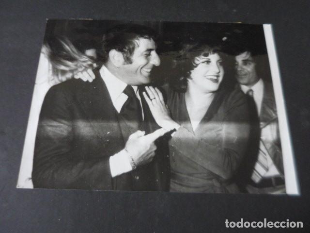 Foto di Cantanti: TONY HENNAT CANTANTE ANTIGUA FOTOGRAFIA ORIGINAL 18 X 24 CM