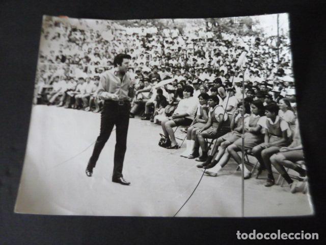 Photos of Singers: ALFREDO CANTANTE EN MEXICO CDMX ANTIGUA FOTOGRAFIA ORIGINAL 26 X 20 CM