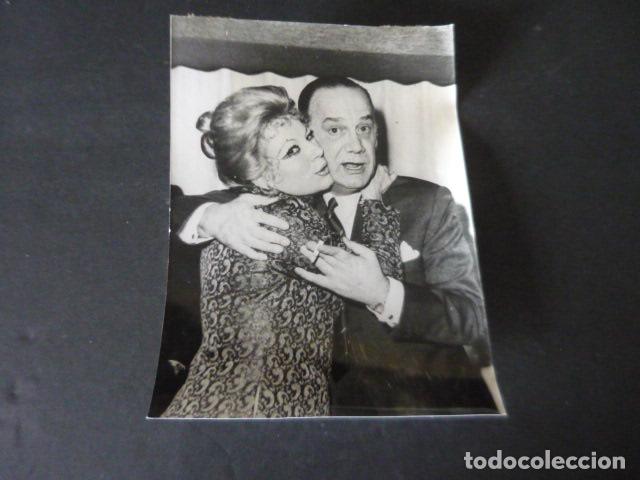 Fotos de Cantores: LUCIANA WOLF CANTANTE CON CAMILO JOSE CELA ANTIGUA FOTOGRAFIA ORIGINAL 13 X 18 CM