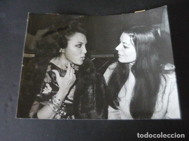 Fotos de Cantantes: LUCIANA WOLF CANTANTE CON PAQUITA RICO ACTRIZ ANTIGUA FOTOGRAFIA ORIGINAL 24 X 18 CM