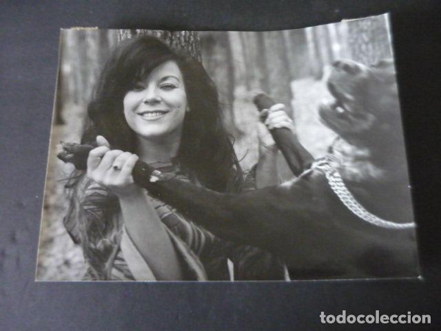 Photos of Singers: LUCIANA WOLF CANTANTE CON SU PERRO PROTON ANTIGUA FOTOGRAFIA ORIGINAL 24 X 18 CM