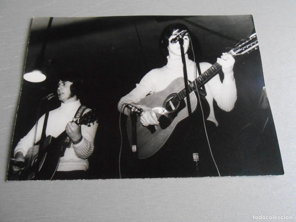 Fotos de Cantantes: FOTO de - GENESIS - de 18 x 12,5 cms.
