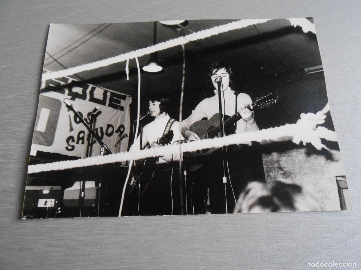 Fotos de Cantantes: FOTO de - GENESIS - de 18 x 12,5 cms.