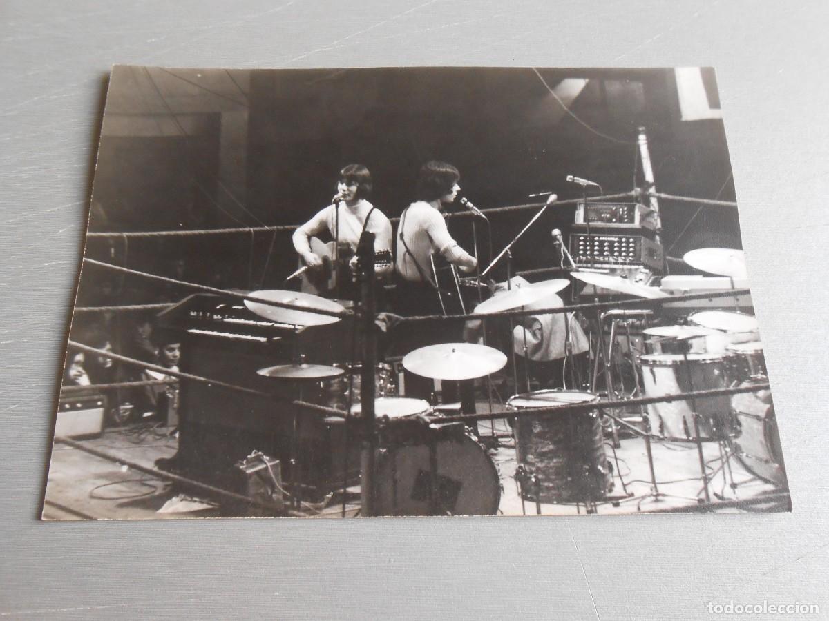 Fotos de Cantantes: FOTO de - GENESIS - de 18 x 12,5 cms.