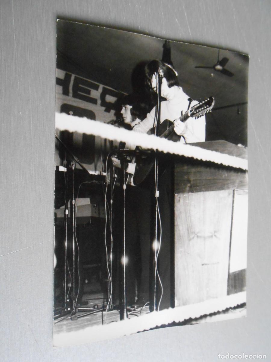 Fotos de Cantantes: FOTO de - GENESIS - de 12,5 x 18 cms.