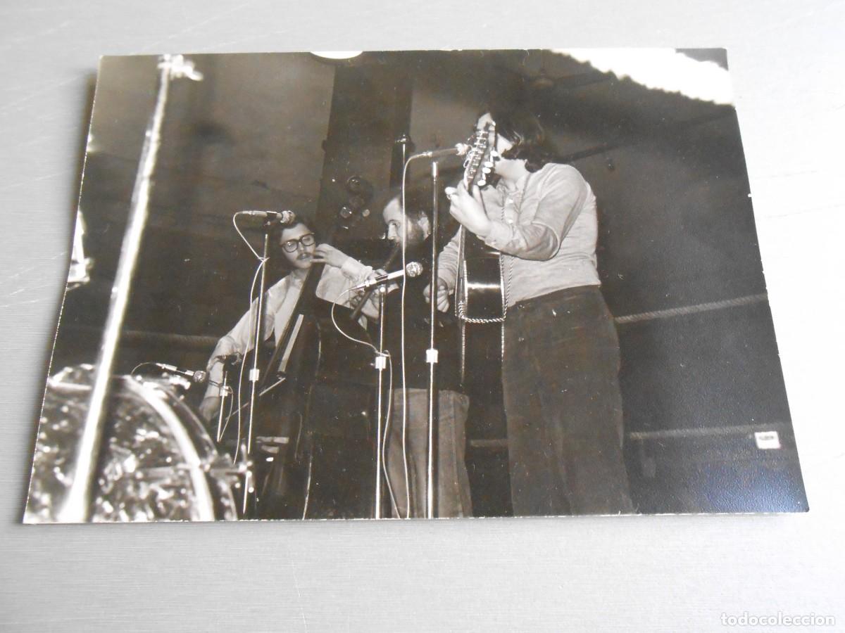 Fotos de Cantantes: FOTO de - DOS + UN - de 17,5 x 12,5 cms.