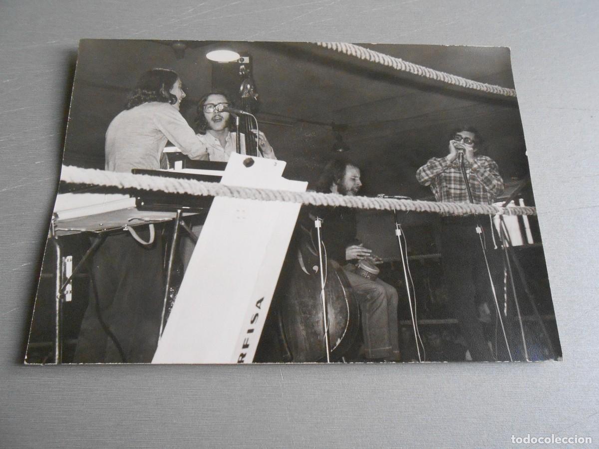 Fotos de Cantantes: FOTO de - DOS + UN - de 17,5 x 12,5 cms.