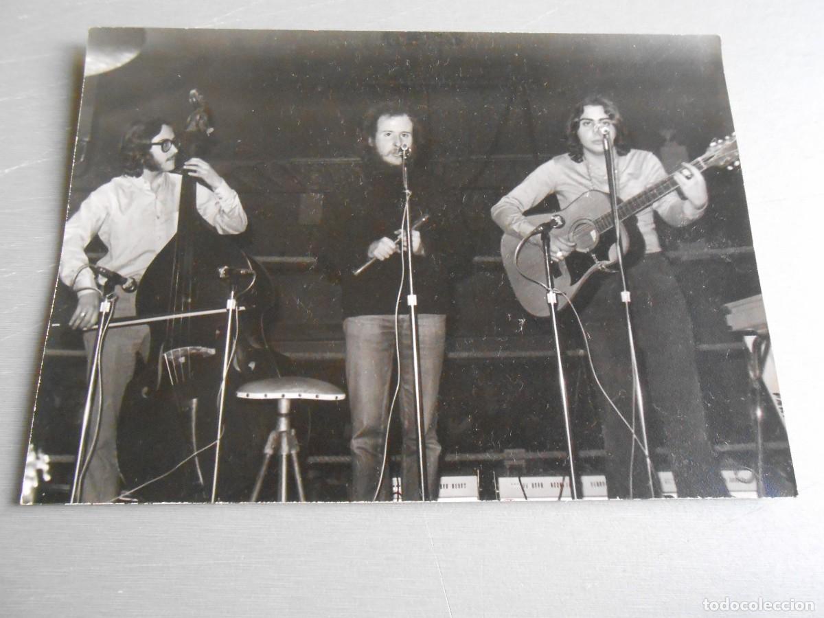 Fotos de Cantantes: FOTO de - DOS + UN - de 17,5 x 12,5 cms.