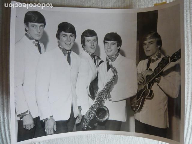 Photos of Singers: THE DAVE CLARK FIVE CONJUNTO MUSICAL ANTIGUA FOTOGRAFIA ORIGINAL 18 X 24 CM