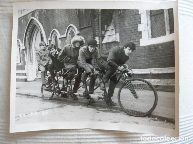 Fotos von Musikern: THE DAVE CLARK FIVE CONJUNTO MUSICAL ANTIGUA FOTOGRAFIA ORIGINAL 20 X 25 CM