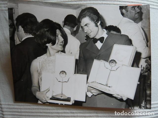 Photos of Singers: JACK CARMELO CANTANTE CON LENITA GENTIL ANTIGUA FOTOGRAFIA ORIGINAL 18 X 24 CM