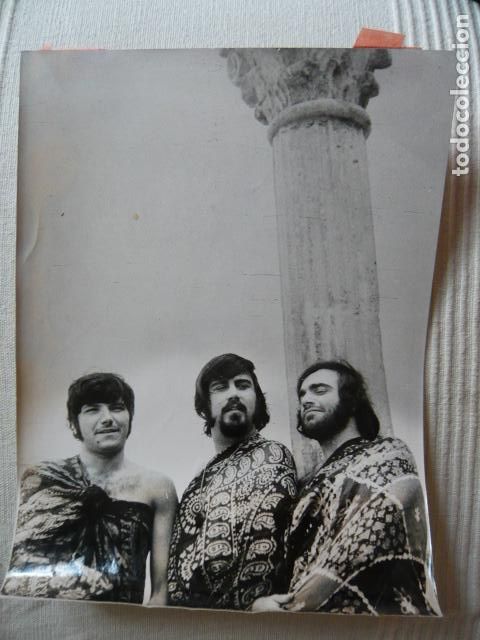 Photos of Singers: THE APHRODITE&acute;S CHILD CONJUNTO MUSICAL ANTIGUA FOTOGRAFIA ORIGINAL 18 X 24 CM