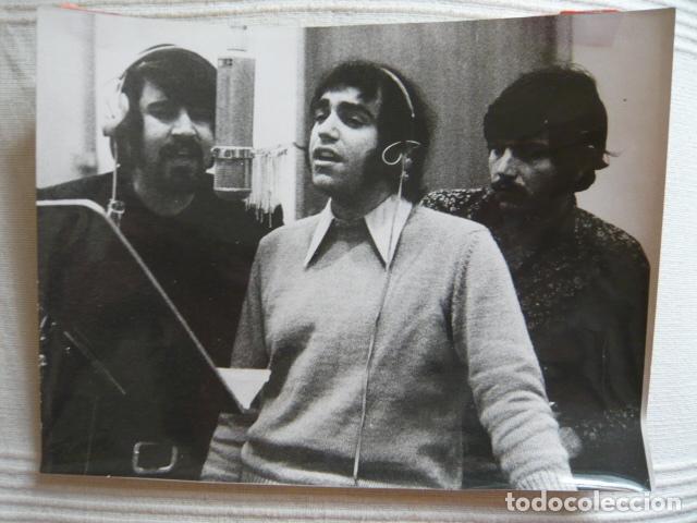 Photos of Singers: THE APHRODITE&acute;S CHILD CONJUNTO MUSICAL ANTIGUA FOTOGRAFIA ORIGINAL 18 X 24 CM