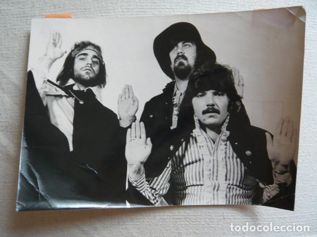 Photos of Singers: THE APHRODITE&acute;S CHILD CONJUNTO MUSICAL ANTIGUA FOTOGRAFIA ORIGINAL 18 X 13 CM