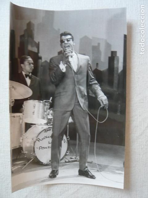 Photos of Singers: ROCKY ROBERTS Y LOS AIREDALES CONJUNTO MUSICAL ANTIGUA FOTOGRAFIA ORIGINAL 18 X 12 CM