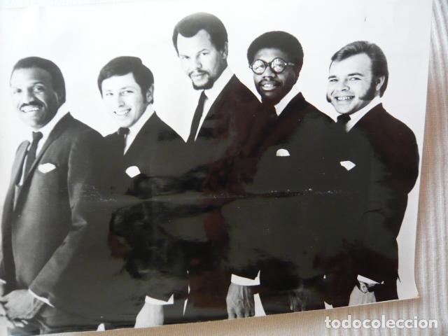 Photos of Singers: THE CHECKMATES LTD CONJUNTO MUSICAL ANTIGUA FOTOGRAFIA ORIGINAL 18 X 24 CM