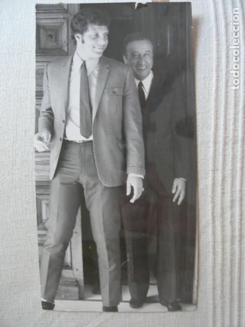 Photos of Singers: TOM JONES CANTANTE ANTIGUA FOTOGRAFIA ORIGINAL 23 X 11 CM