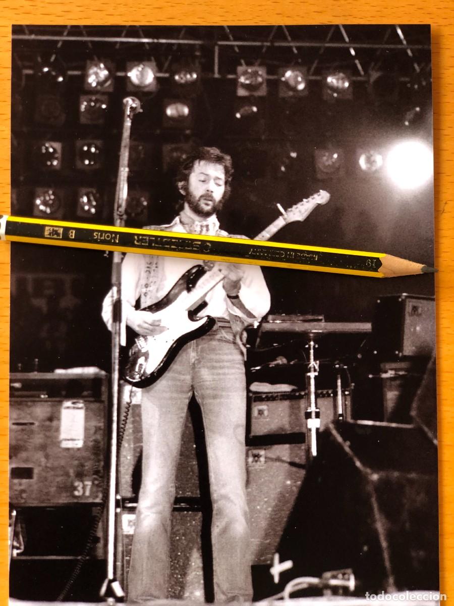 Fotos de Cantantes: Eric Clapton. Foto 17x13. by Flowers, con sello. Badalona 77.