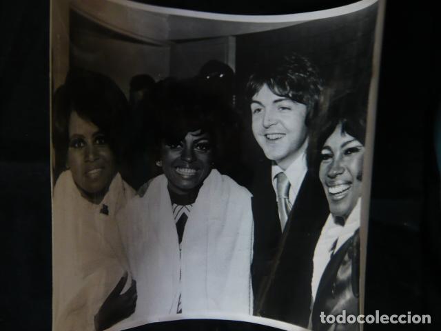 Fotos de Cantantes: THE SUPREMES CON PAUL MC CARTNEY THE BEATLES CONJUNTO MUSICAL ANTIGUA FOTOGRAFIA ORIGINAL 18 X 24 CM