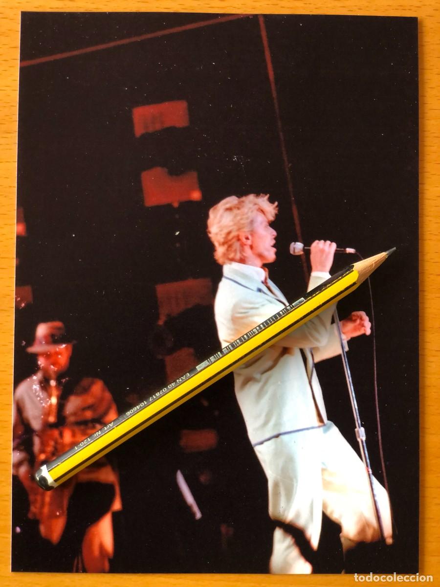 Fotos de Cantantes: David Bowie. Foto 17x13. by Flowers, con sello. Frejus 1983.