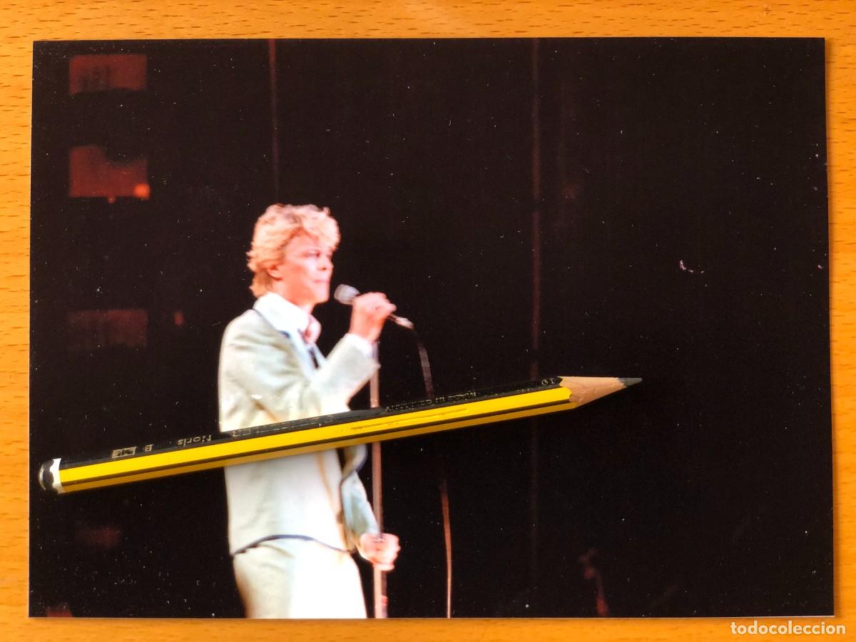Fotos de Cantantes: David Bowie. Foto 17x13. by Flowers, con sello. Frejus 1983.