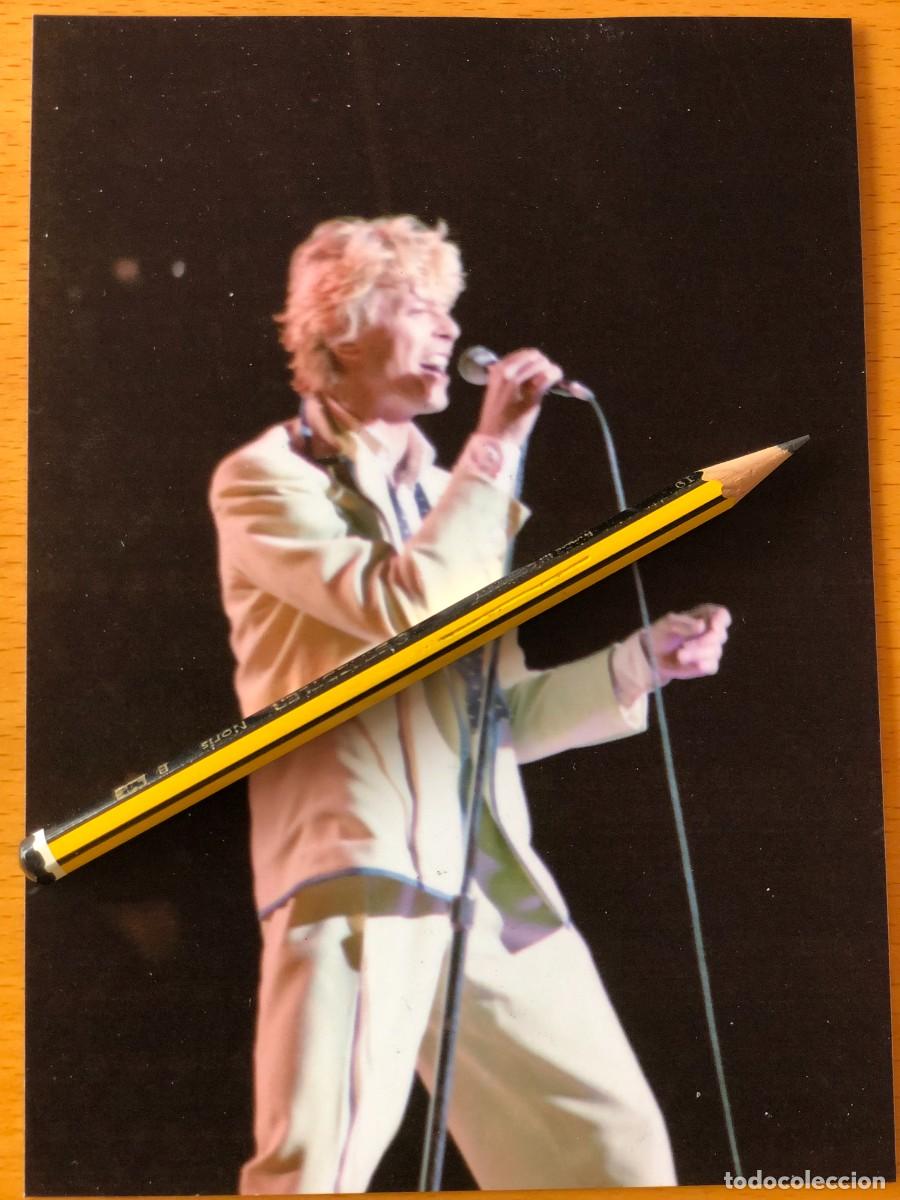Fotos de Cantantes: David Bowie. Foto 17x13. by Flowers, con sello. Frejus 1983.