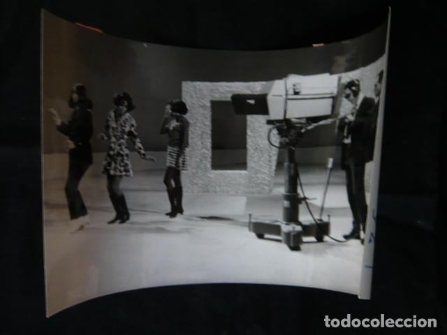 Photos de Chanteurs et Chanteuses: DIANA ROSS AND THE SUPREMES CONJUNTO MUSICAL EN TVE ANTIGUA FOTOGRAFIA ORIGINAL 14 X 22 CM