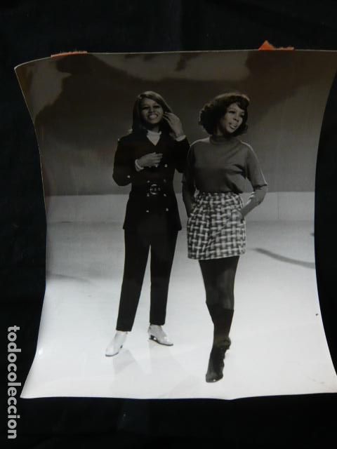 Photos of Singers: DIANA ROSS AND THE SUPREMES CONJUNTO MUSICAL EN TVE ANTIGUA FOTOGRAFIA ORIGINAL 18 X 24 CM