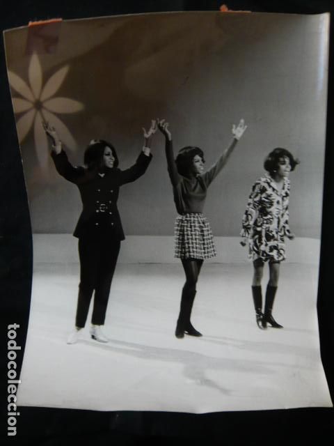 Photos of Singers: DIANA ROSS AND THE SUPREMES CONJUNTO MUSICAL EN TVE ANTIGUA FOTOGRAFIA ORIGINAL 18 X 24 CM