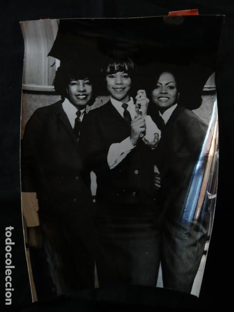 Fotos de Cantantes: DIANA ROSS AND THE SUPREMES CONJUNTO MUSICAL ANTIGUA FOTOGRAFIA ORIGINAL 18 X 24 CM