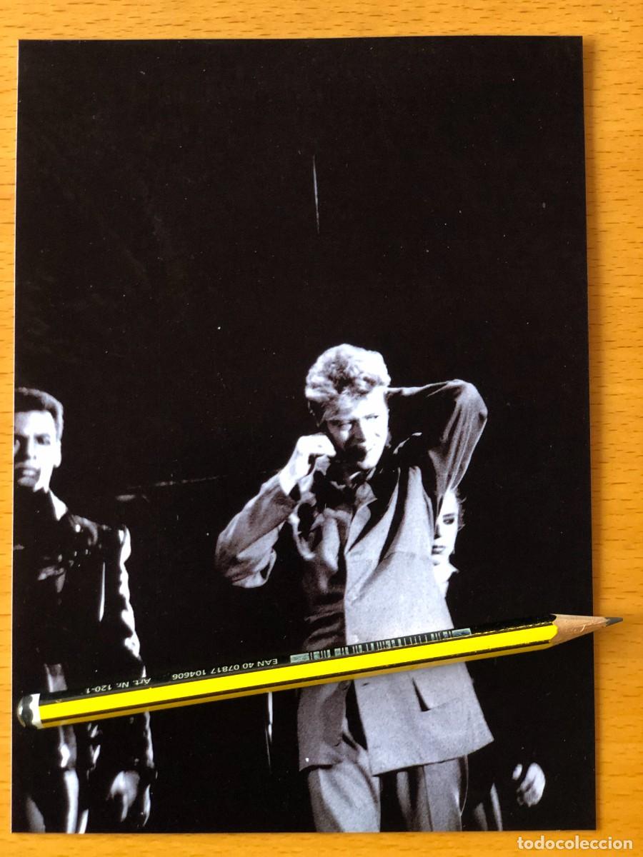 Fotos de Cantantes: David Bowie. Foto 17x13. by Flowers, con sello. Vicente Calder&oacute;n, Madrid 1987.