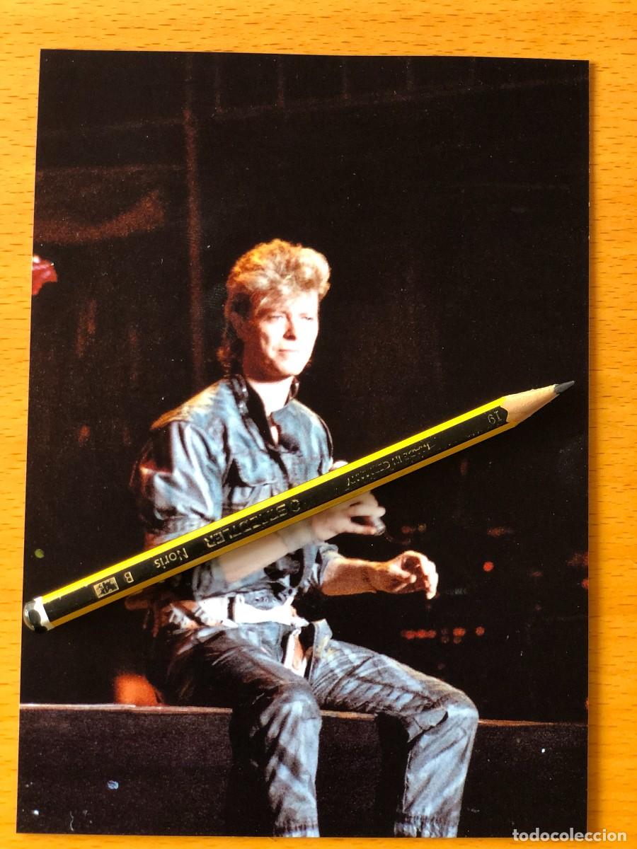 Fotos de Cantantes: David Bowie. Foto 17x13. by Flowers, con sello. Vicente Calder&oacute;n, Madrid 1987.